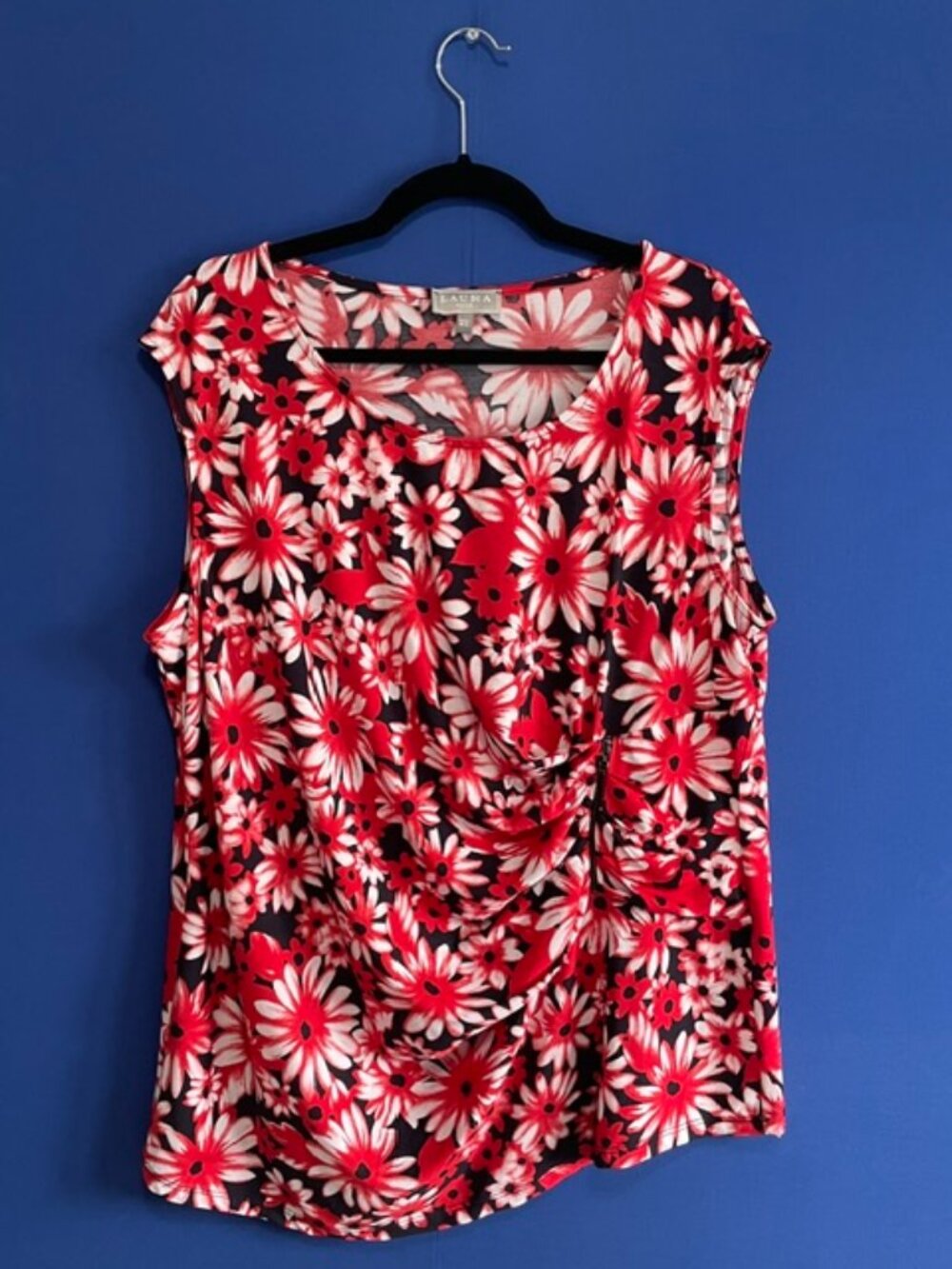Laura Plus Red and Black Floral Blouse with Side Zip Detail - Size 2X
